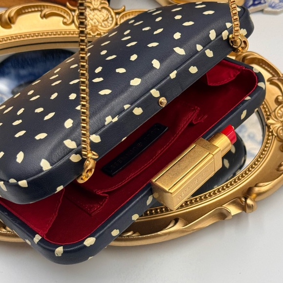 🆕 LULU GUINNESS 🧿 NWOT Carrie Box Clutch with Lipstick Fastening, Lips Print - Picture 9 of 15